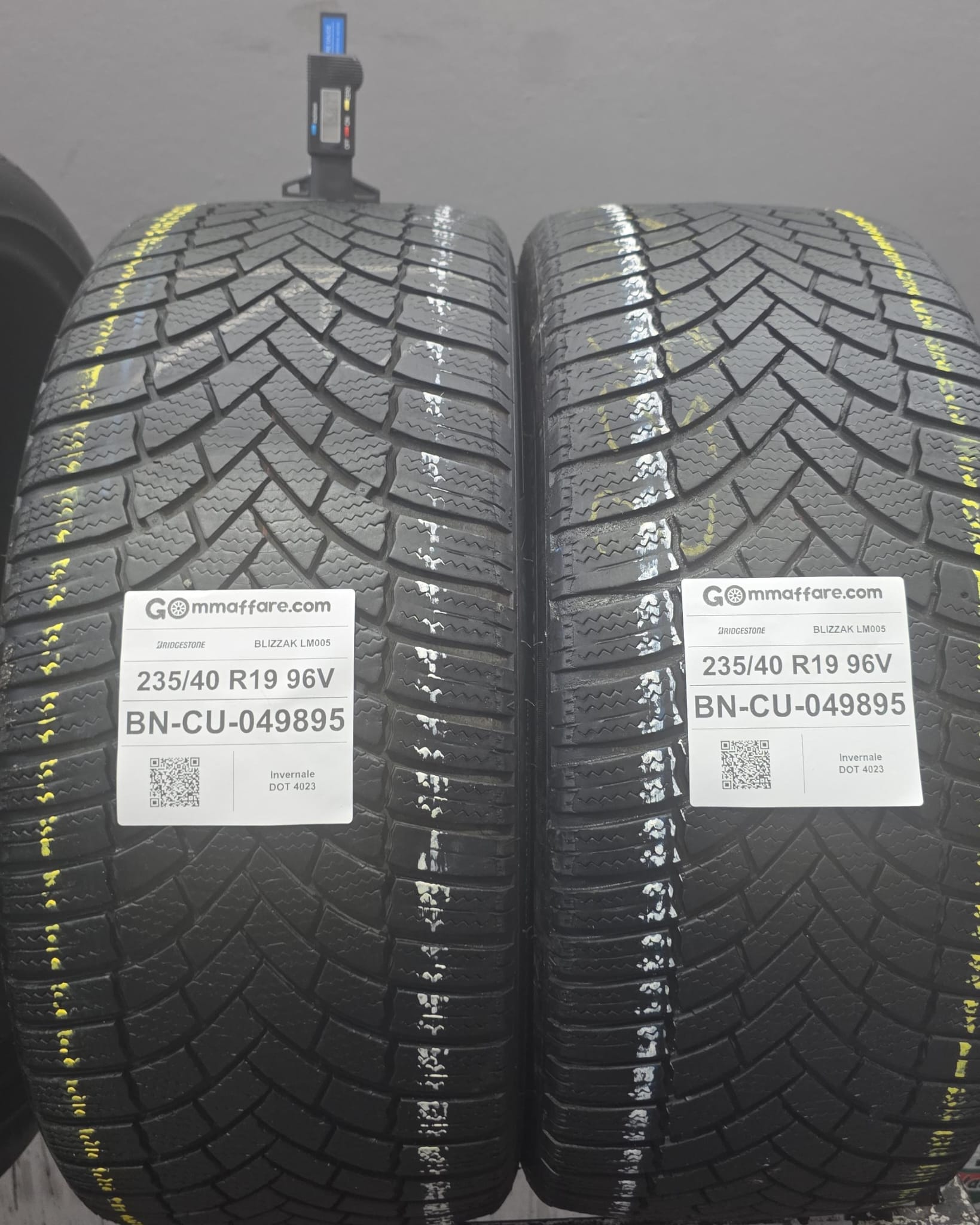 Bridgestone BLIZZAK LM005 235/40 R19